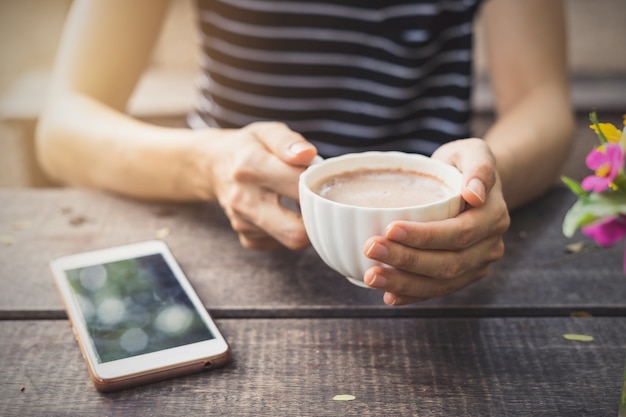 Femininas, mãos, segurando, um, xícara café