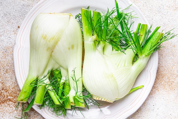 Foto fenchel frisches wurzelgemüse gesunde mahlzeit lebensmittel snack diät auf dem tisch kopieren raum lebensmittel hintergrund