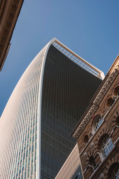 fenchurch street na cidade de londres durante o dia ensolarado