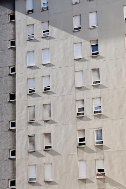 Fenster an der Fassade des Gebäudes Architektur in Bilbao Stadt Spanien Reiseziel