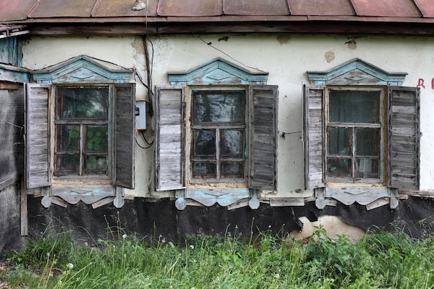 Fenster eines alten Hauses.