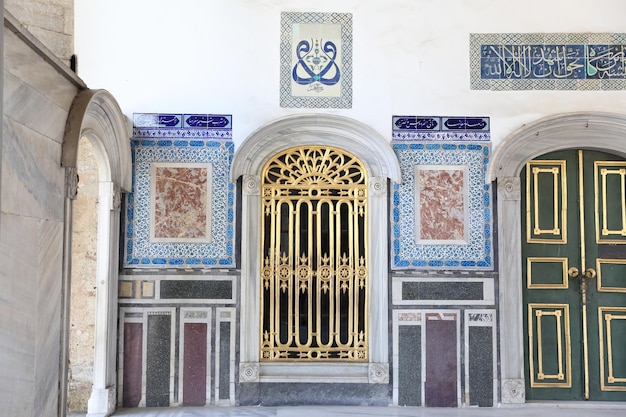 Fenster im Topkapi-Palast-Istanbul-Türkei