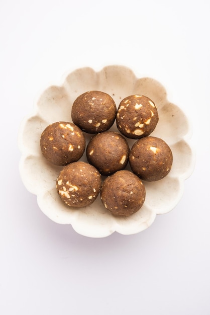 Fenugreek oder methi ke Laddu laddo oder laddoo oder süße mithai Kugeln zur Stärkung des Immunsystems im Winter