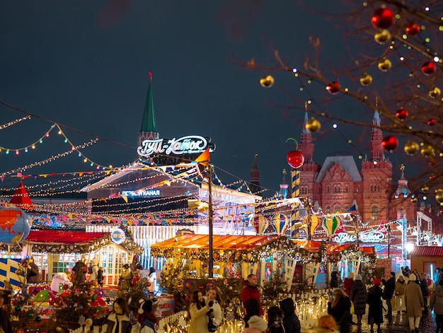 Foto feria en la torre spasskaya de la plaza roja