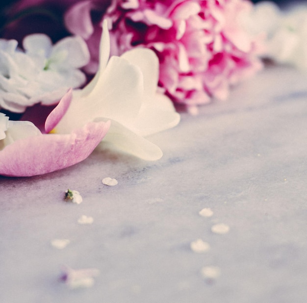 Feriado de casamento de flor floral e conceito com estilo de jardim de flores