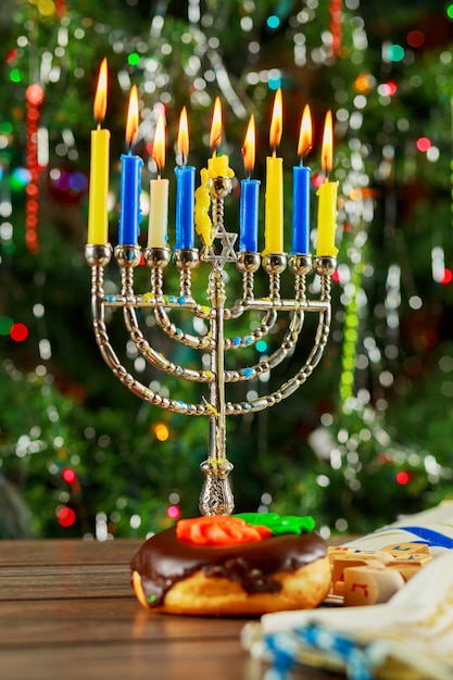 Feriado judaico símbolo Hanukkah fundo com menorá