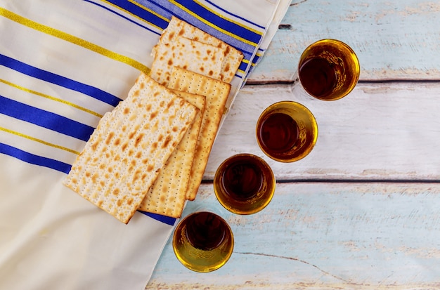 Feriado judaico Vinho e matzoh - elementos da ceia de Páscoa