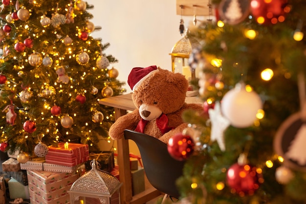 Férias de inverno e férias fundo de decoração de Natal e ano novo Árvore de Natal e brinquedos Residência do Papai Noel Interior do apartamento de férias