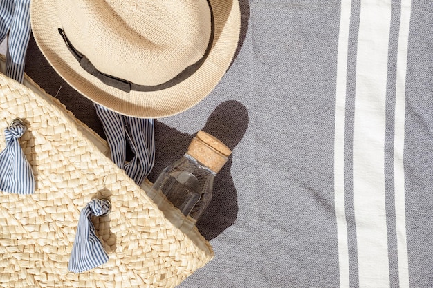 Férias de verão planas com acessórios de praia