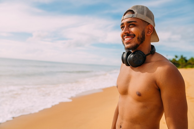 Foto férias de verão, tecnologia e conceito de internet