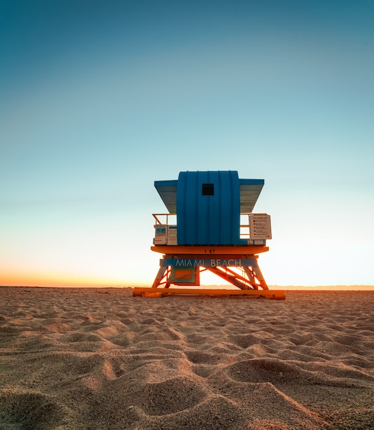 férias na praia céu nascer do sol