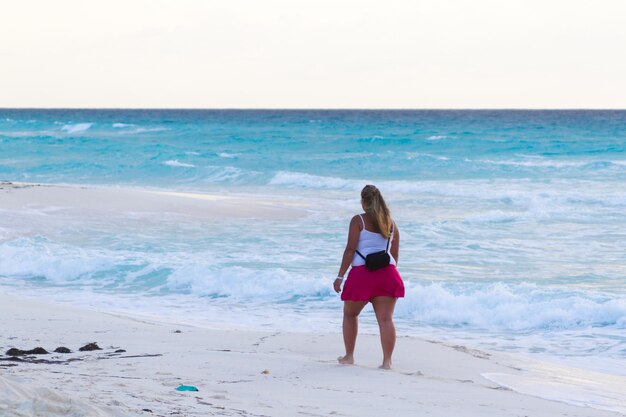 Férias na praia do Mar do Caribe.