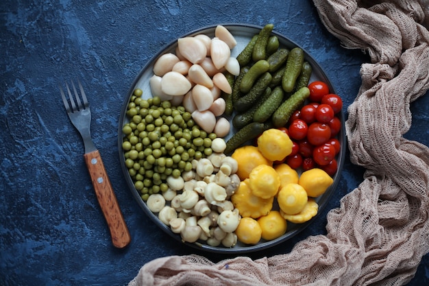 Foto fermentiertes essen in einem teller