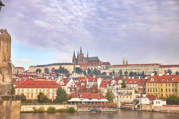 Fernsicht auf den Prager Dom von der Karlsbrücke