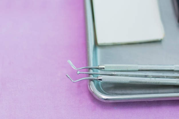 Foto ferramenta de dentista, variedades de equipamento para restauração de reparo