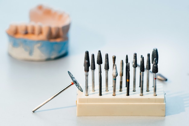 Ferramentas retificadoras e brocas para técnicos dentais