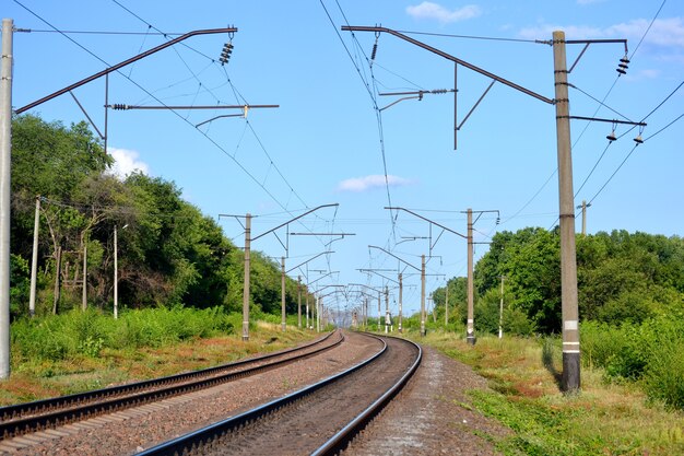 Ferrocarriles de paisaje en el día