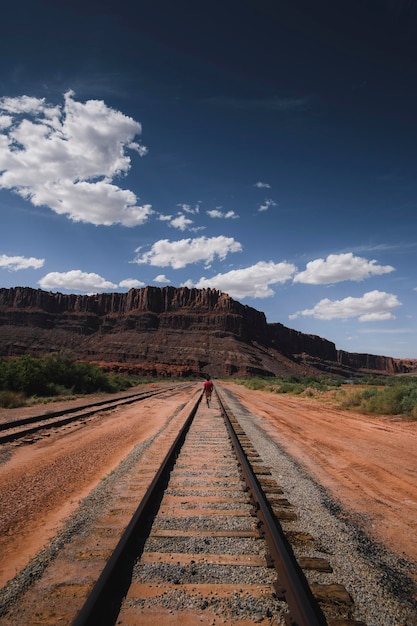 Ferrovia que leva a uma montanha em utah, eua