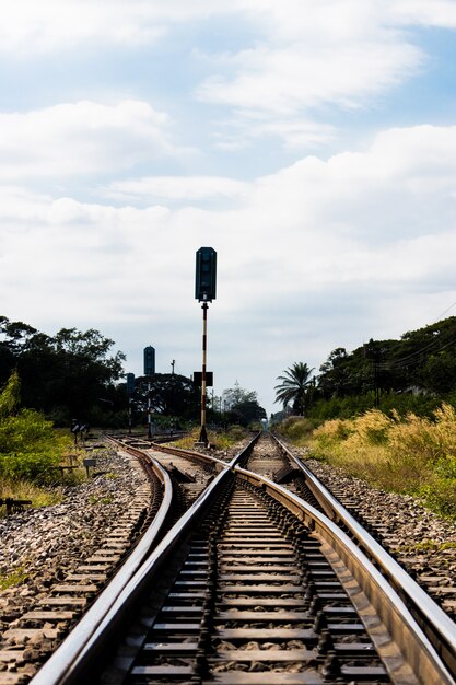 Ferrovia Rural com natural na paisagem