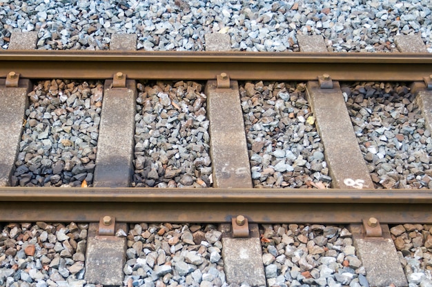 Ferroviária na estação de trem