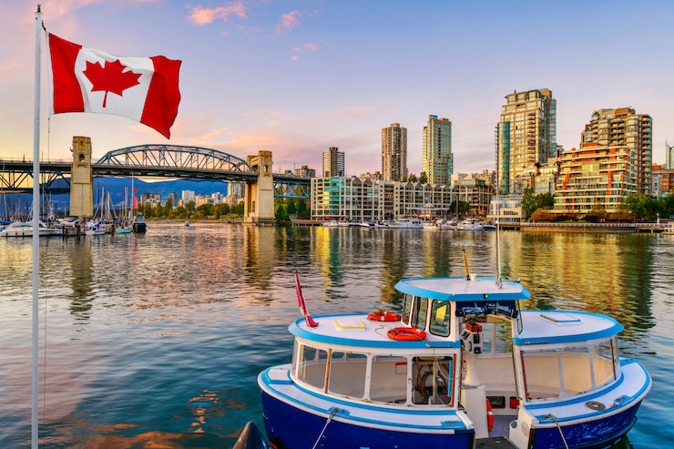 Foto ferry-boat ancorado em vancouver, canadá