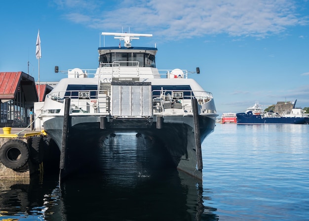 Ferry de passageiros de Norled no porto de Bergen