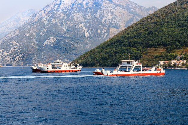 Ferryboats na água