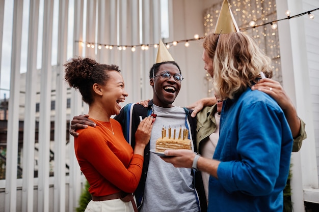 Festa de aniversário dos amigos ao ar livre