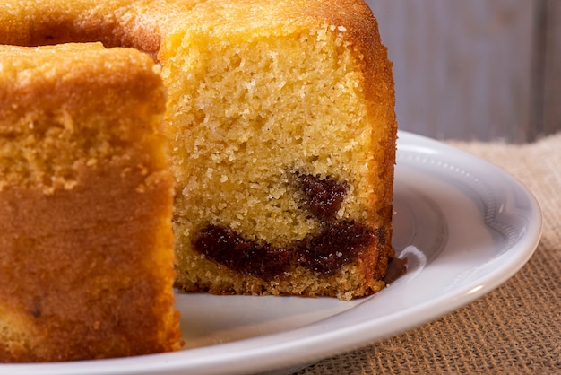 Festa junina. doces típicos da festa junina. bolo de fubá, pipoca, canjica, cocada, geléia de abóbora e amendoim