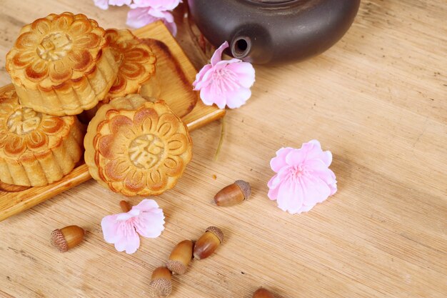 festival de pastel de luna con té caliente