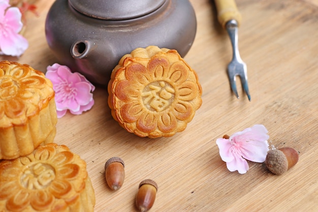 festival de pastel de luna con té caliente