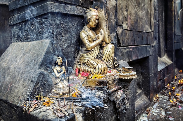 Festival en templo hindú de Nepal