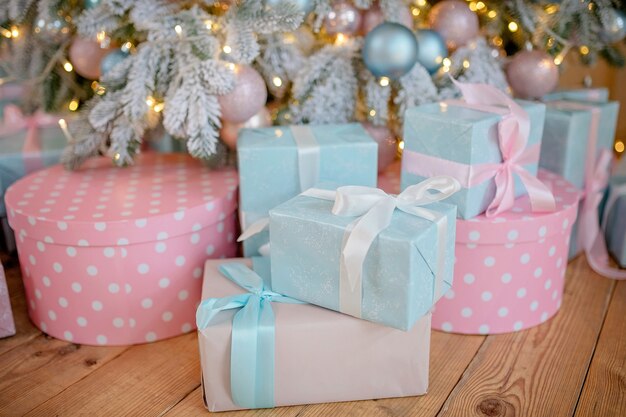 festlich verpackte Weihnachtsgeschenkbox