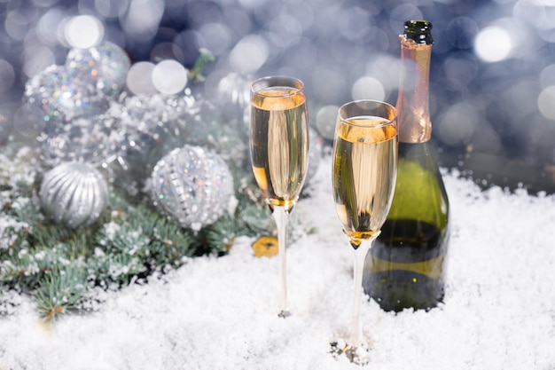 Festliche Weihnachts- und Neujahrs-Champagner-Kulisse