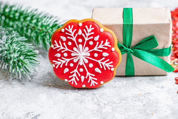 Festlicher Lebkuchen auf einem Tisch