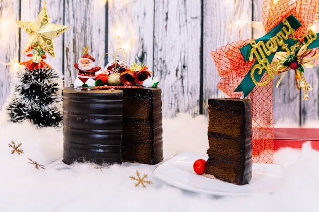 Foto festlicher weihnachtskuchen mit schokolade