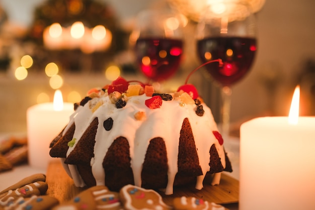 Festliches Neujahrsdessert. Traditionelles Weihnachtsessenkonzept