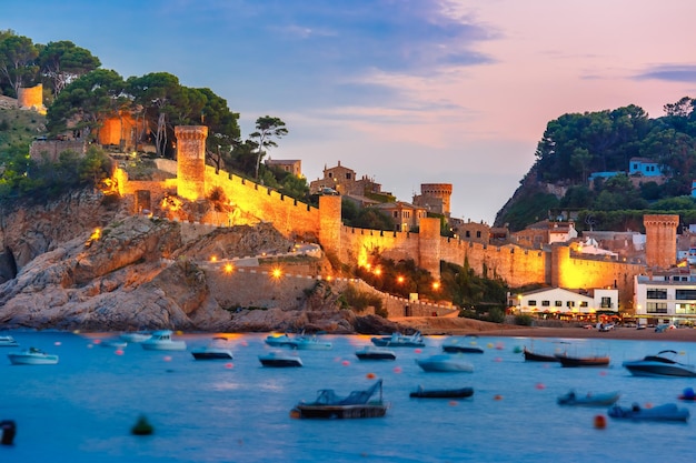 Festung am Abend in Tossa de Mar an der Costa Brava Catalunya Spanien