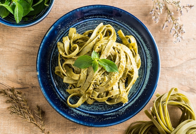 fettuccine de espinafre na chapa