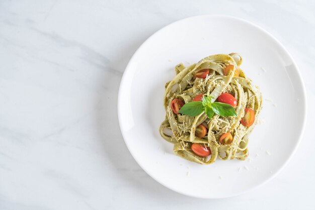 Fettuccine De Espinacas Con Tomates