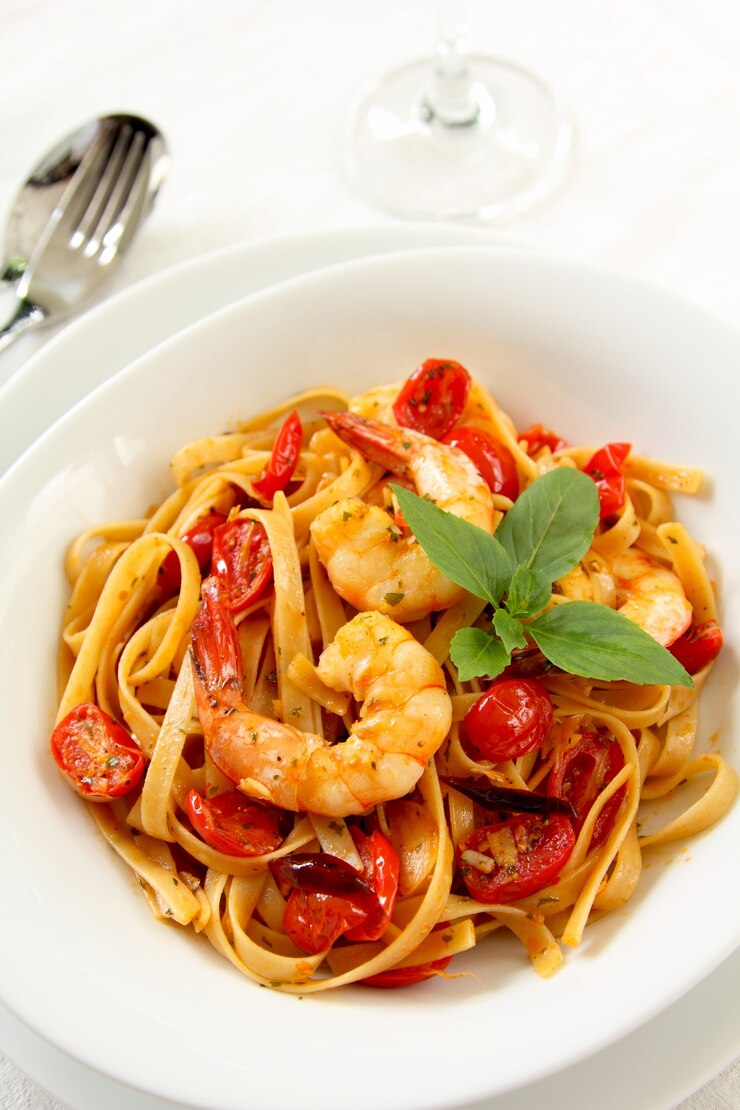 Fettuccine con Salsa de Gambas y Tomate Cherry