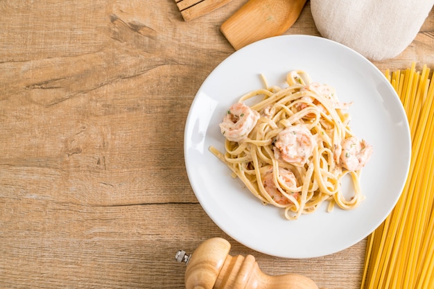 Fettuccini-Nudeln mit Garnelen