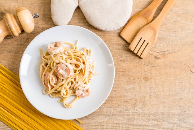 Fettuccini-Nudeln mit Garnelen