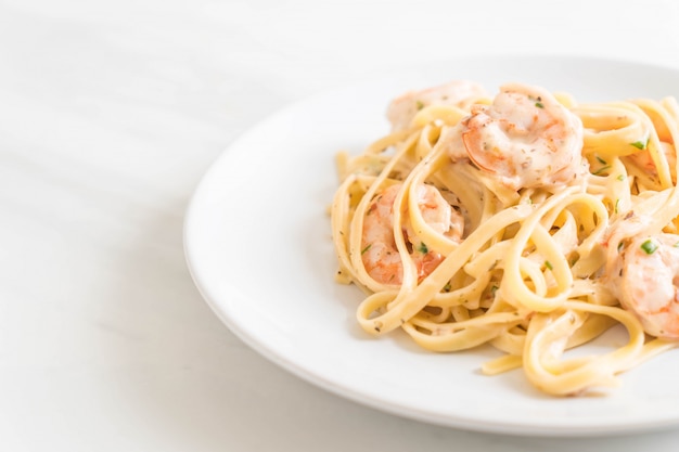 Fettuccini-Nudeln mit Garnelen