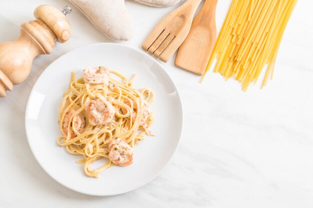 Fettuccini-Nudeln mit Garnelen