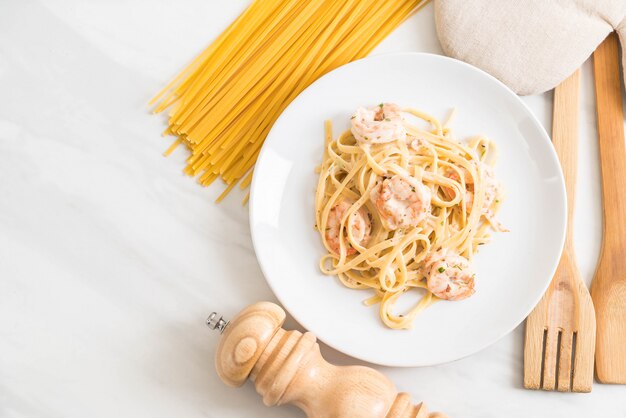 Fettuccini-Nudeln mit Garnelen