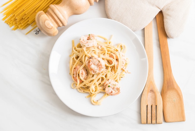 Fettuccini-Nudeln mit Garnelen