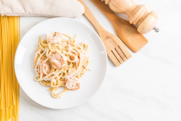 Fettuccini-Nudeln mit Garnelen