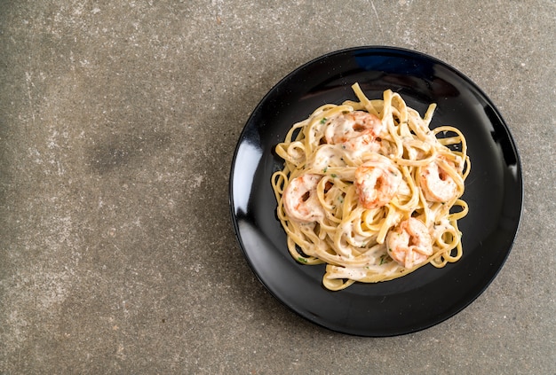 Fettuccini-Nudeln mit Garnelen