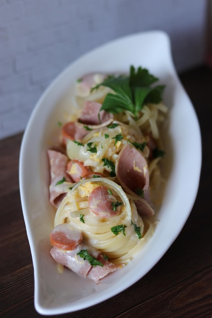 Fettucine Carbonara Con Salchicha